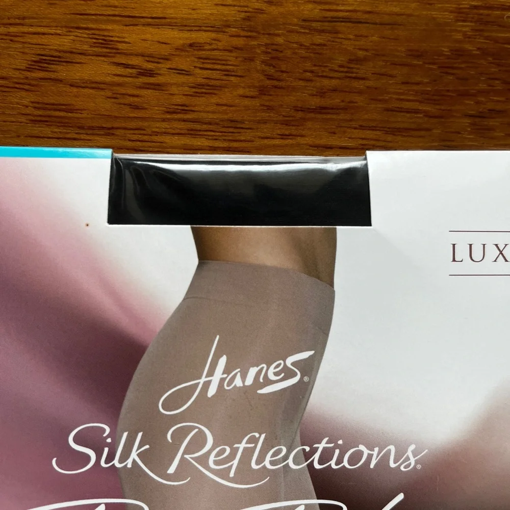 Hanes Silk Reflections Pure Bliss Black Luxe Sheer Pantyhose Size CD